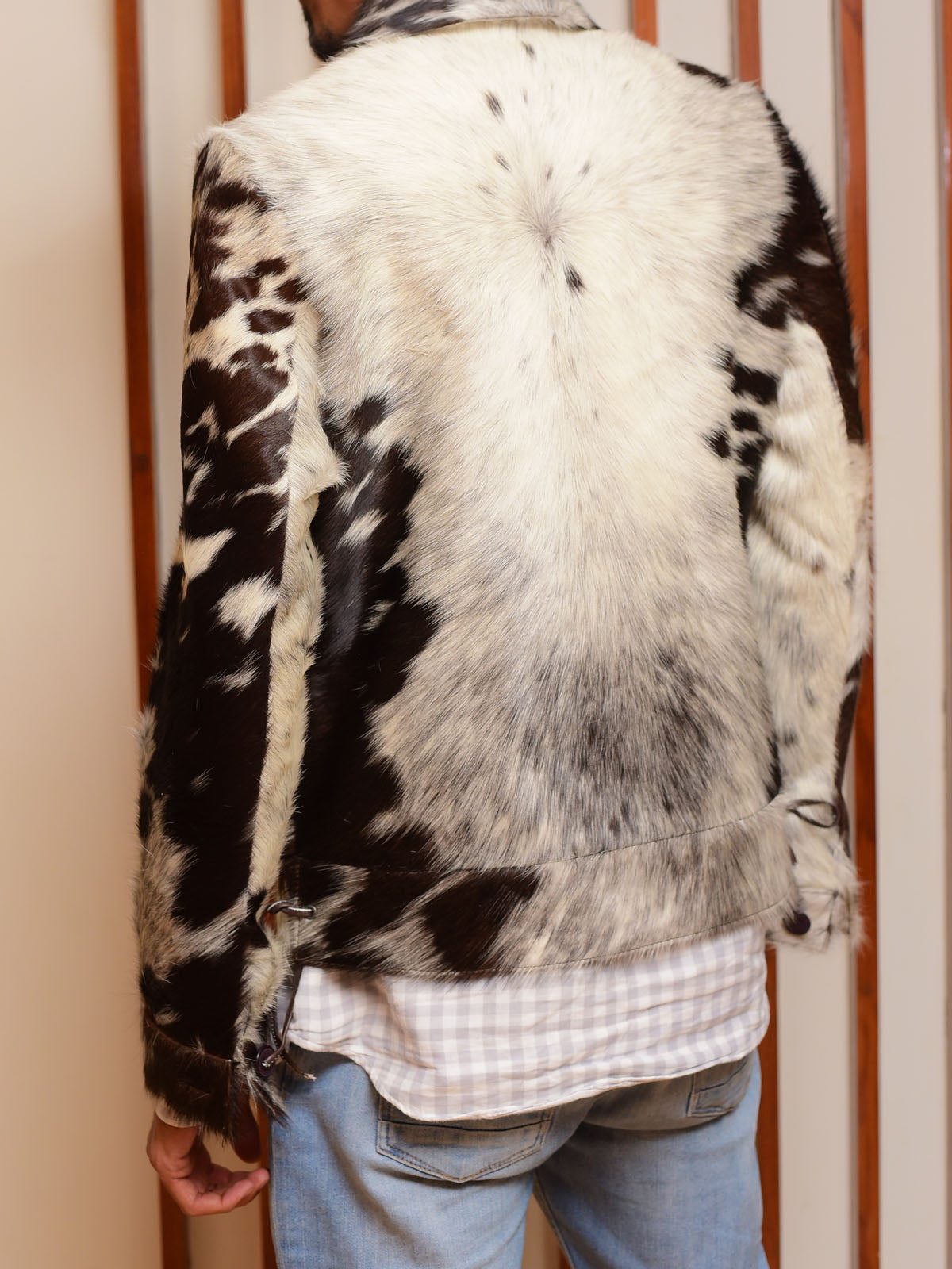 Stylish handcrafted cowhide leather jacket with a rustic vintage look, ideal for fashionable streetwear enthusiasts.