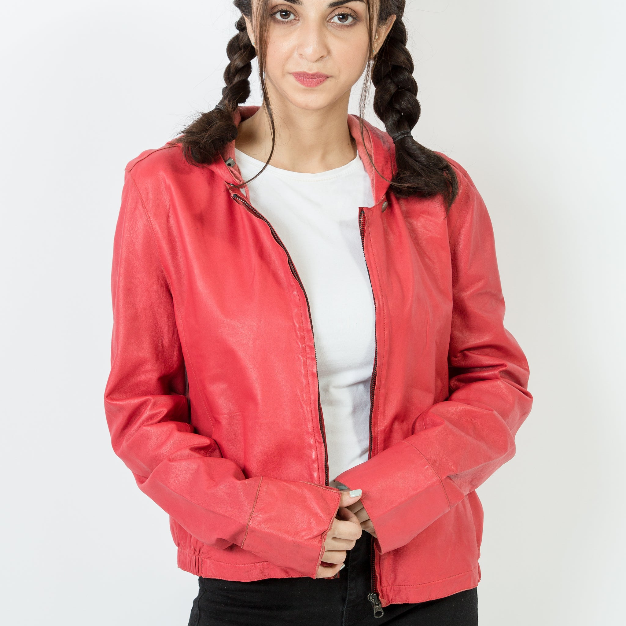 Chic pink leather jacket for women, handcrafted with high-quality materials, versatile and fashionable for any occasion.