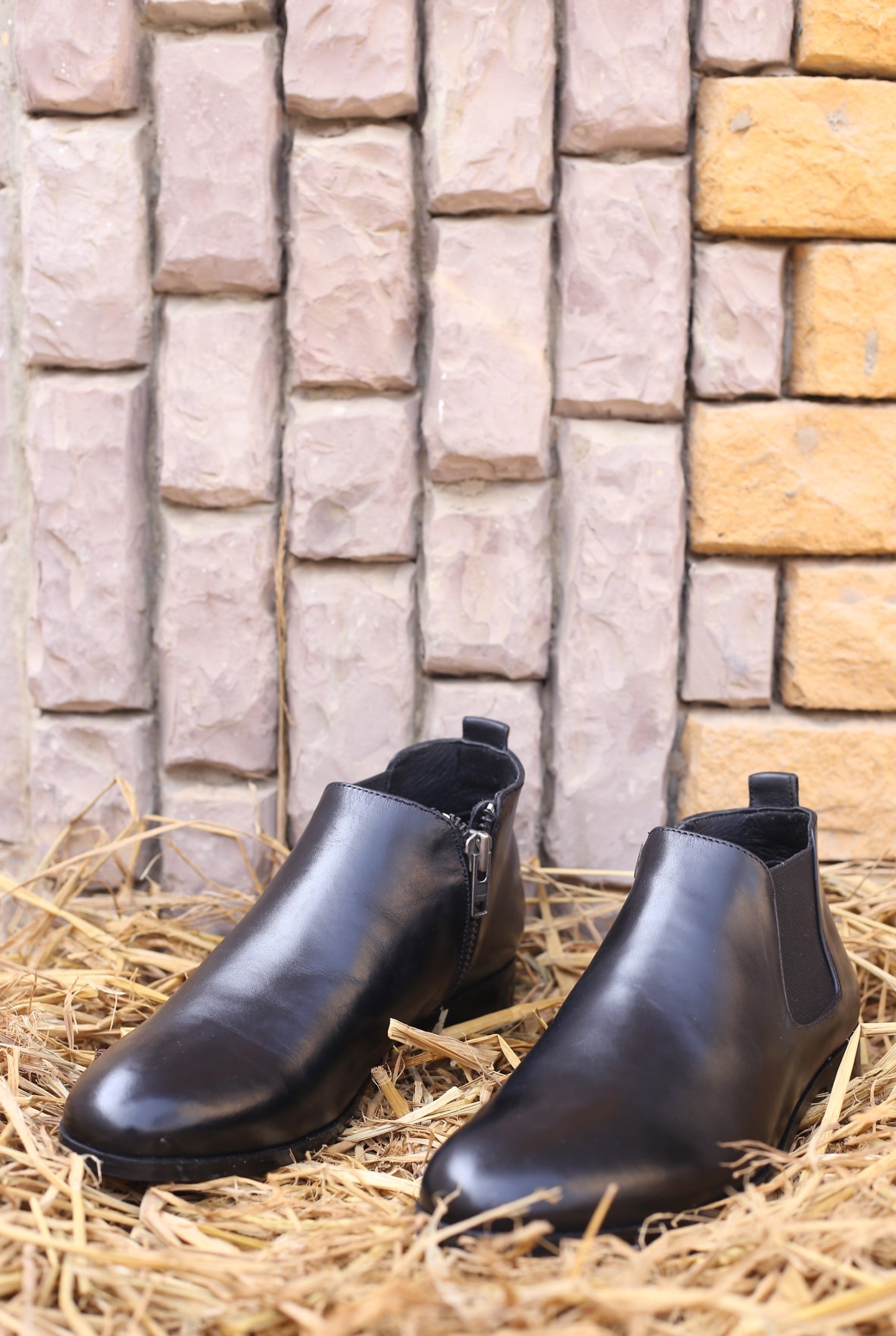 Men's Chelsea Boots, Round Toe Chelsea Boots, Burnished Leather Chelsea Boots, Brogue Chelsea Boots, Pull-On Chelsea Boots, Leather Chelsea Boots, Men's Ankle Boots, Dress Chelsea Boots, Men's brown chelsea boots, Round toe chelsea boots with brogue detailing, Easy slip-on chelsea boots for men, black chelsea boots, tan chelsea boots