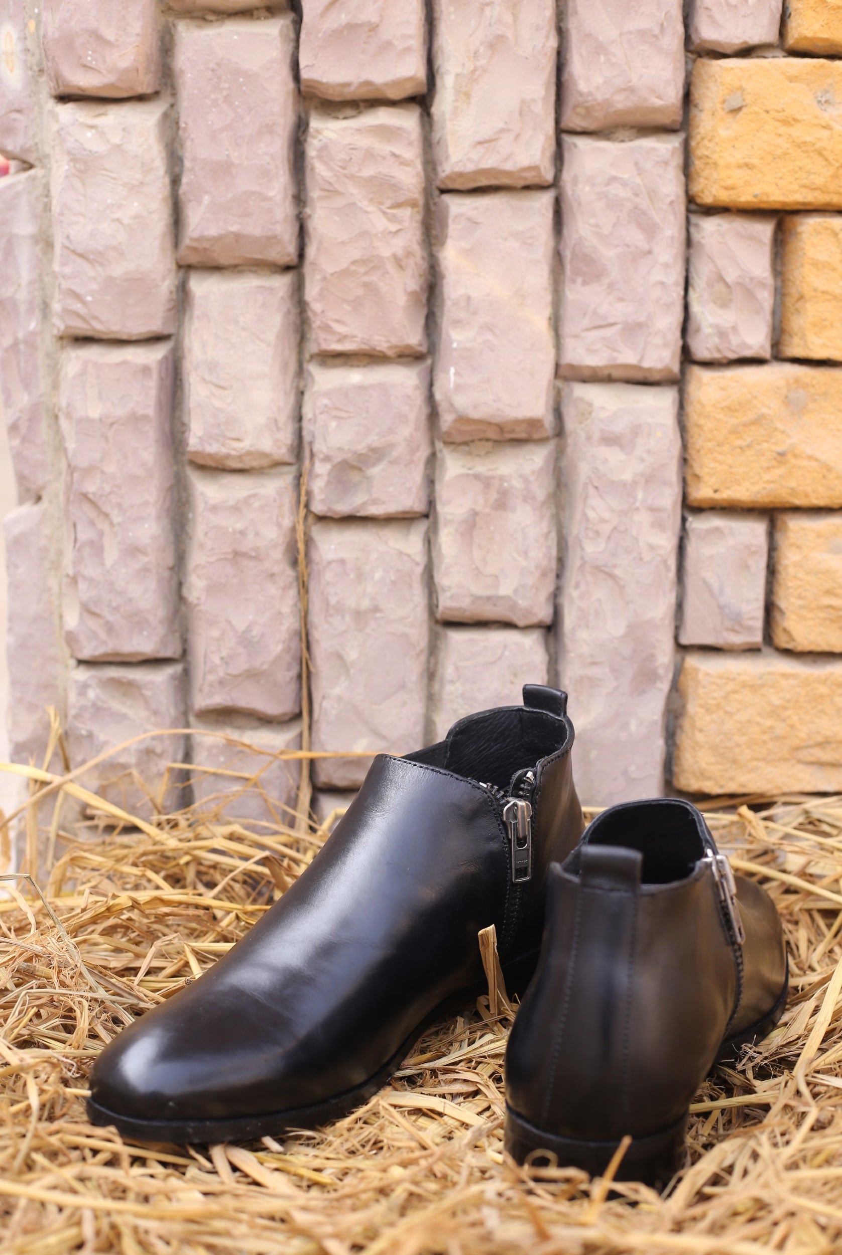 Men's Chelsea Boots, Round Toe Chelsea Boots, Burnished Leather Chelsea Boots, Brogue Chelsea Boots, Pull-On Chelsea Boots, Leather Chelsea Boots, Men's Ankle Boots, Dress Chelsea Boots, Men's brown chelsea boots, Round toe chelsea boots with brogue detailing, Easy slip-on chelsea boots for men, black chelsea boots, tan chelsea boots